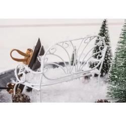 Ogródek zimowy z nartami